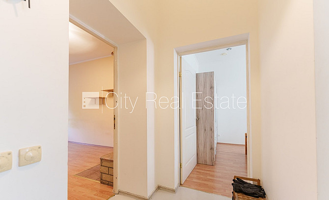 Фасадный дом, вход с улицы, лифт, окна выходят во двор, окна выходят на улицу, Рига - изображение 9