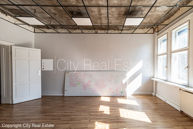 Фасадный дом, реновированный дом, вход с улицы, лестничная клетка после Рига - изображение 18