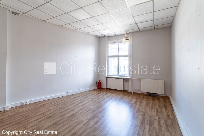 Фасадный дом, реновированный дом, вход с улицы, лестничная клетка после Рига - изображение 20