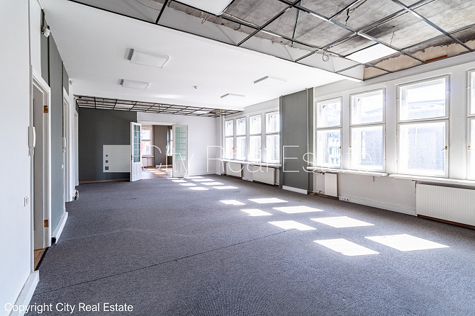 Фасадный дом, реновированный дом, вход с улицы, лестничная клетка после Рига - изображение 13