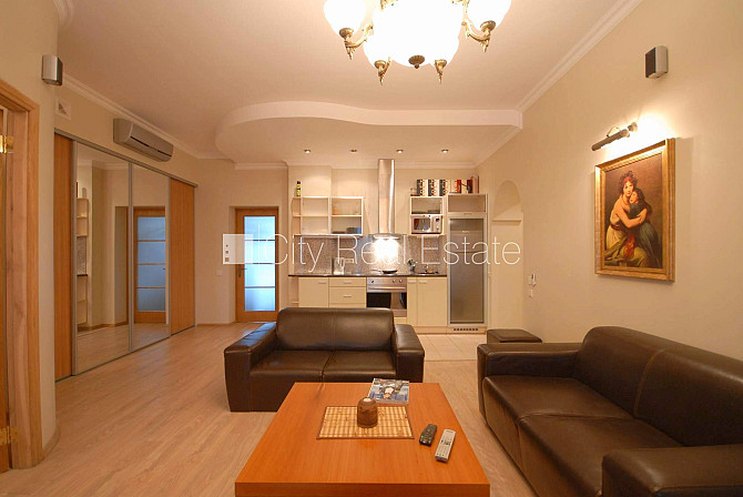 Дом во дворе, закрытый двор, место для машины, изолированные комнаты 3 шт., одна Юрмала - изображение 1