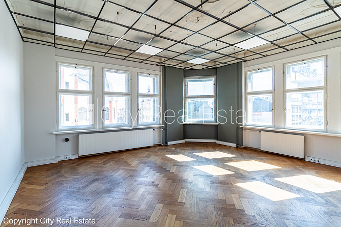 Фасадный дом, реновированный дом, вход с улицы, лифт, лестничная клетка после Рига - изображение 1