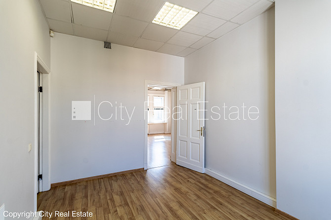 Фасадный дом, реновированный дом, вход с улицы, лифт, лестничная клетка после Рига - изображение 11