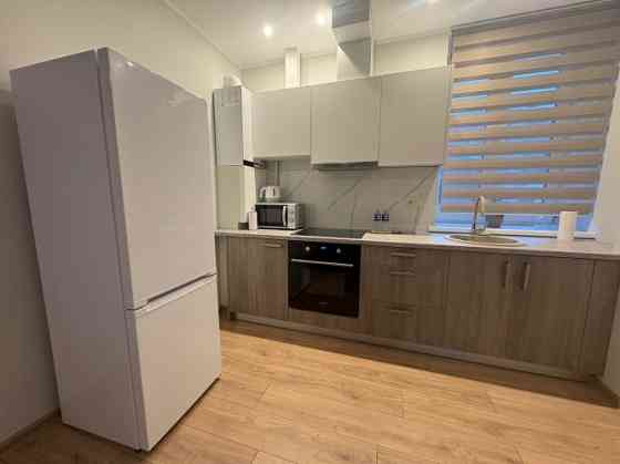 Доступна свежая, полностью меблированная квартира в тихом проекте на улице Рига