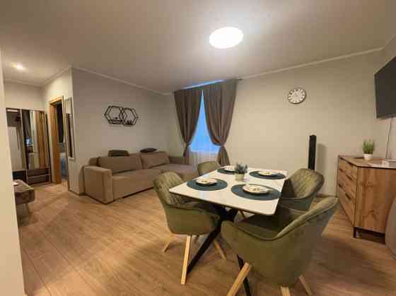 Доступна свежая, полностью меблированная квартира в тихом проекте на улице Рига