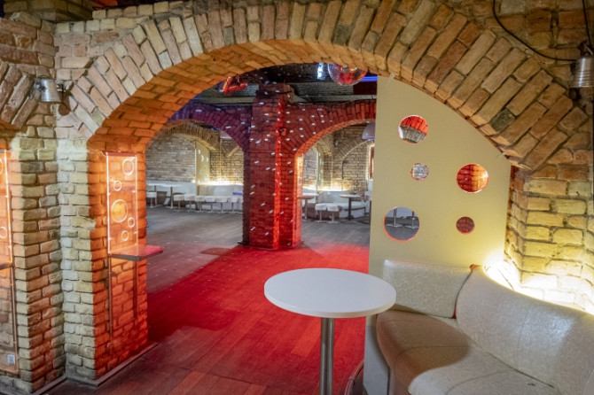 Nomai pieejamas Kaļķu vārtu kluba telpas pašā Vecrīgas sirdī.  Telpas ir pilnībā Rīga - foto 7