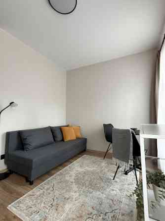 Ilgtermiņa īrei pieejams studio tipa dzīvoklis.  Pārdomāts dzīvokļa plānojums, kas sastāv no koridor Рига