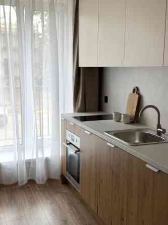 Ilgtermiņa īrei pieejams studio tipa dzīvoklis.  Pārdomāts dzīvokļa plānojums, kas sastāv no koridor Рига