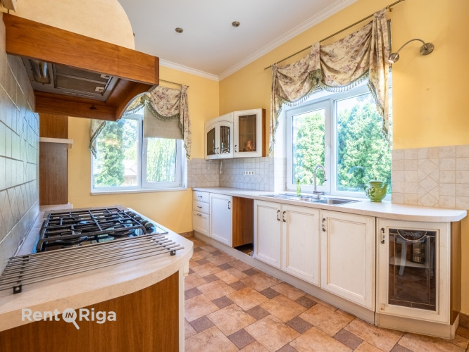 Pārdošanā grezna māja Lielupē ar skatu uz upi. Kluss, dabas ieskauts privātmāju rajons,  bez Jūrmala - foto 6