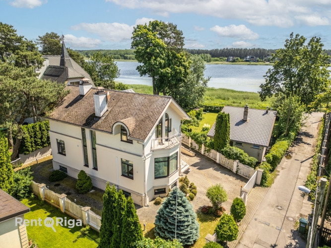 Pārdošanā grezna māja Lielupē ar skatu uz upi. Kluss, dabas ieskauts privātmāju rajons,  bez Jūrmala - foto 2