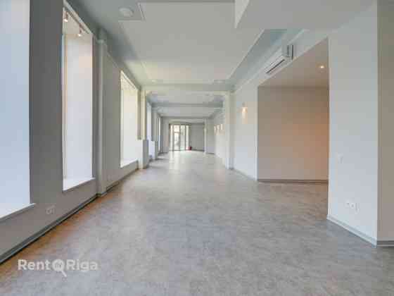 Просторные коммерческие помещения с витринными окнами, доступны для аренды Rīga
