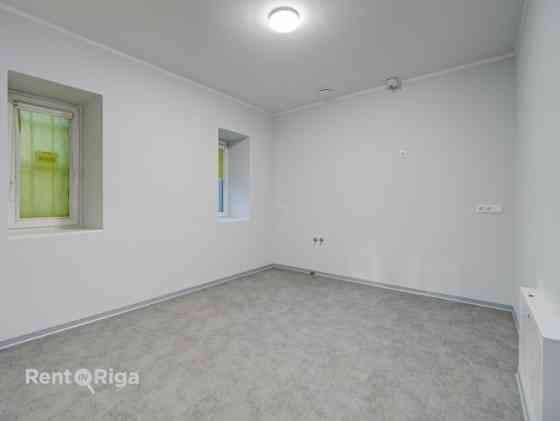 Просторные коммерческие помещения с витринными окнами, доступны для аренды Rīga