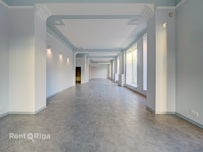 Plašas komerctelpas ar vitrīnas skatlogiem  pieejamas nomai uzreiz  Ar lieliem panorāmas Rīga - foto 8