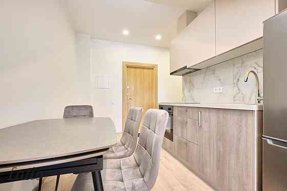 Pārdošanā kompakts 2 istabu dzīvoklis renovētā ēkā Rīgā. Tiek piedāvāts gaišs un funkcionāli plānots Рига