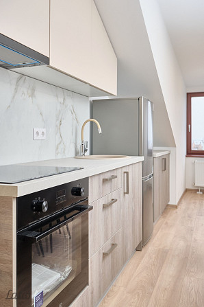 Pārdošanā kompakts 2 istabu dzīvoklis renovētā ēkā Rīgā. Tiek piedāvāts gaišs un funkcionāli plānots Рига - изображение 2