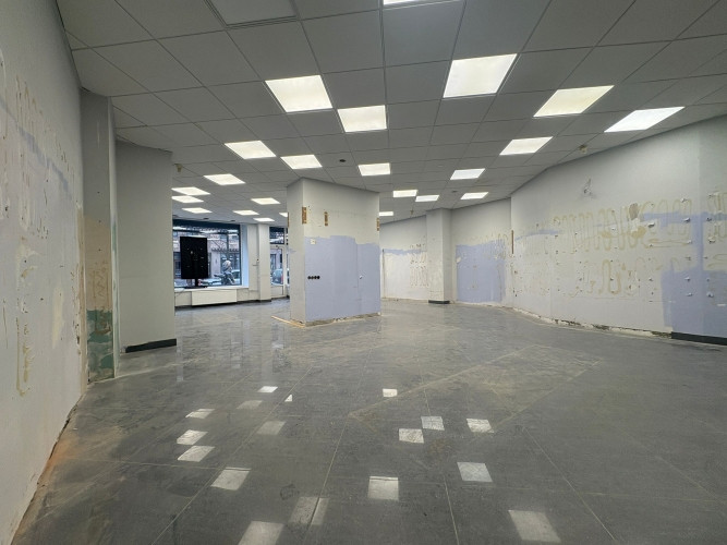 Tiek iznomātas veikala telpas Kr. Barona ielā 37. Ieeja no Ģertrūdes ielas puses. Telpas Rīga - foto 6