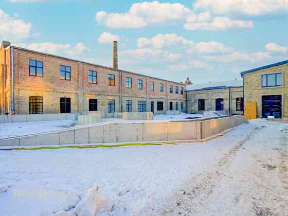 Промышленные помещения с высокими потолками.   Бывшая территория "Рижского Рига