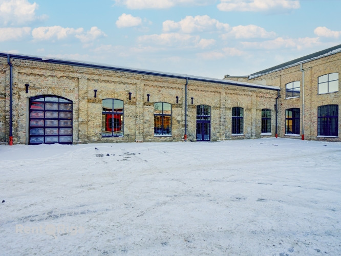 Промышленные помещения с высокими потолками.   Бывшая территория "Рижского Рига - изображение 1