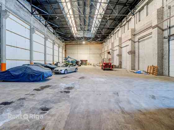 Промышленные помещения с высокими потолками.   Бывшая территория "Рижского Рига