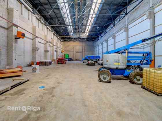 Промышленные помещения с высокими потолками.   Бывшая территория "Рижского Рига