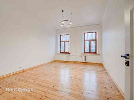 Продаётся элегантная 3-комнатная квартира в престижном и спокойном центральном Рига