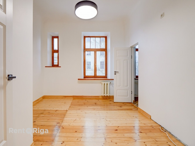 Продаётся элегантная 3-комнатная квартира в престижном и спокойном центральном Рига - изображение 9