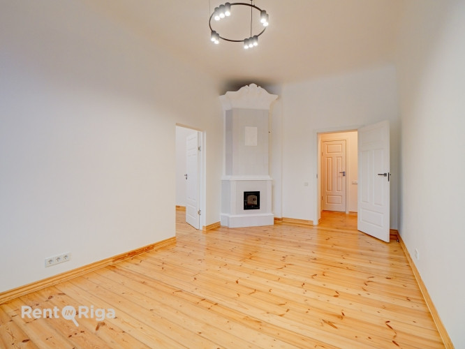 Продаётся элегантная 3-комнатная квартира в престижном и спокойном центральном Рига - изображение 1