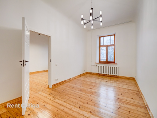 Продаётся элегантная 3-комнатная квартира в престижном и спокойном центральном Рига - изображение 3