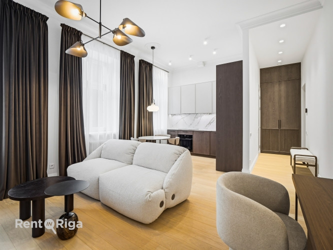 Piedāvājam jaunu elegantu dzīvokli renovētā ēkā pašā Rīgas centrā, preti parkam, pie Rīga - foto 1