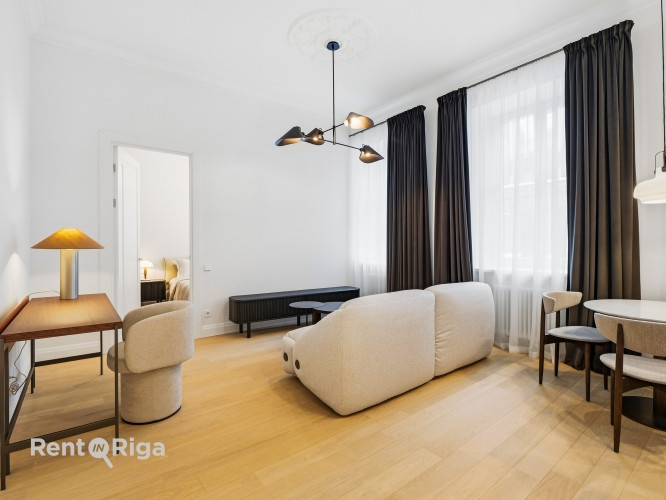 Piedāvājam jaunu elegantu dzīvokli renovētā ēkā pašā Rīgas centrā, preti parkam, pie Rīga - foto 2