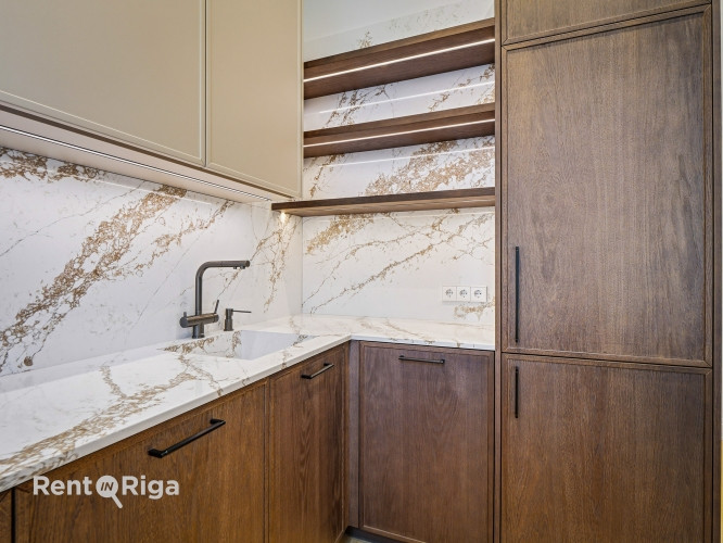 Piedāvājam jaunu elegantu dzīvokli renovētā ēkā pašā Rīgas centrā, preti parkam, pie Rīga - foto 6