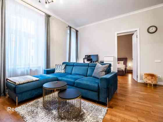 Элегантная 2-комнатная квартира в отреставрированном доме в центре Риги! Рига