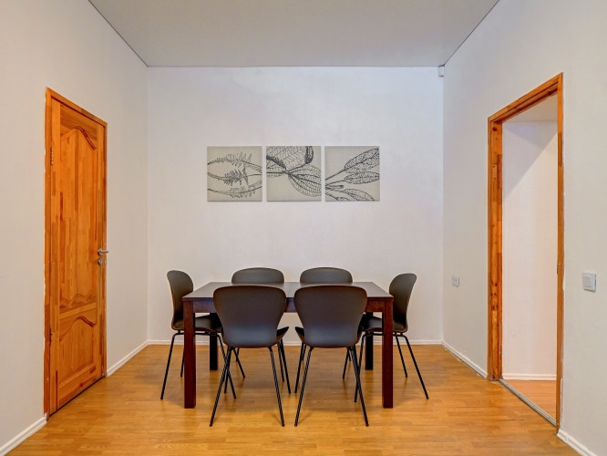 Izīrē gaišu un plašu dzīvokli Merķeļa ielā 8, pašā Rīgas centrā. Dzīvoklī ir divas izolētas guļamist Рига - изображение 5