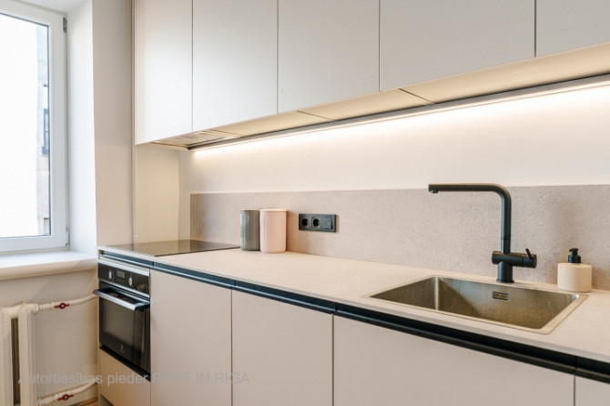 Tiek izīrets 3-istabu dzīvoklis Klusajā centrā, Elizabates ielā 9. Dzīvoklis atrodas ēkas Rīga - foto 7