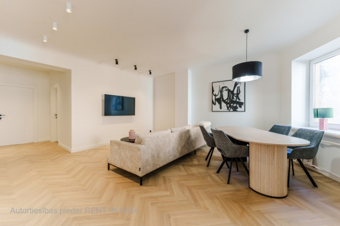 Tiek izīrets 3-istabu dzīvoklis Klusajā centrā, Elizabates ielā 9. Dzīvoklis atrodas ēkas Rīga - foto 2