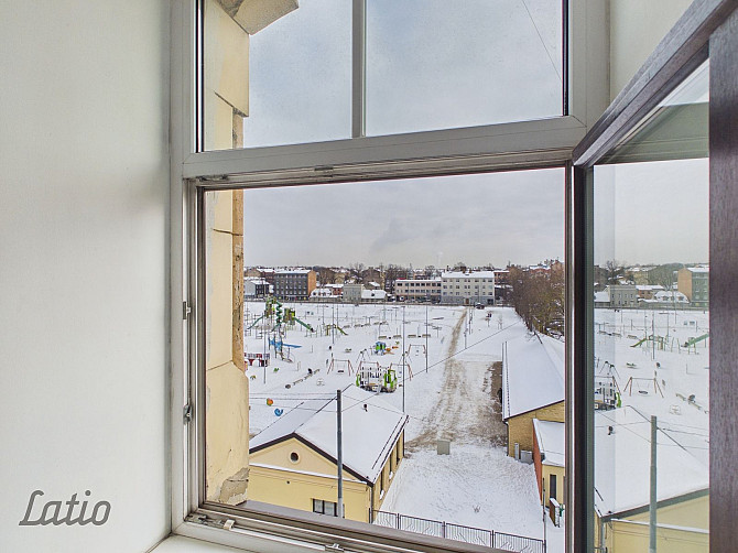 Rīgas centrā, K. Barona ielā 97, pieejams mēbelēts 2 istabu dzīvoklis pirmskara ķieģeļu Rīga - foto 4