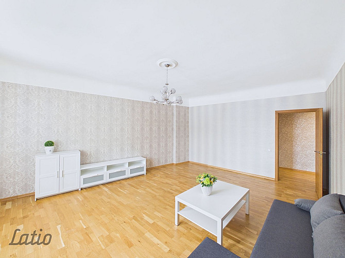 Rīgas centrā, K. Barona ielā 97, pieejams mēbelēts 2 istabu dzīvoklis pirmskara ķieģeļu Rīga - foto 5