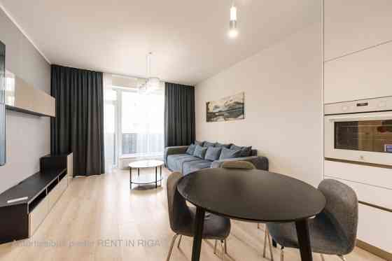 Сдается уютная, современная квартира в проекте Duntes Zīles. Высокий первый этаж Рига
