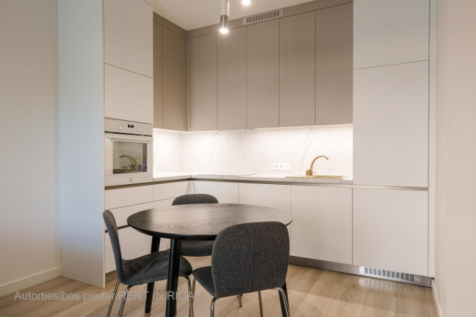 Сдается уютная, современная квартира в проекте Duntes Zīles. Высокий первый этаж Рига - изображение 8