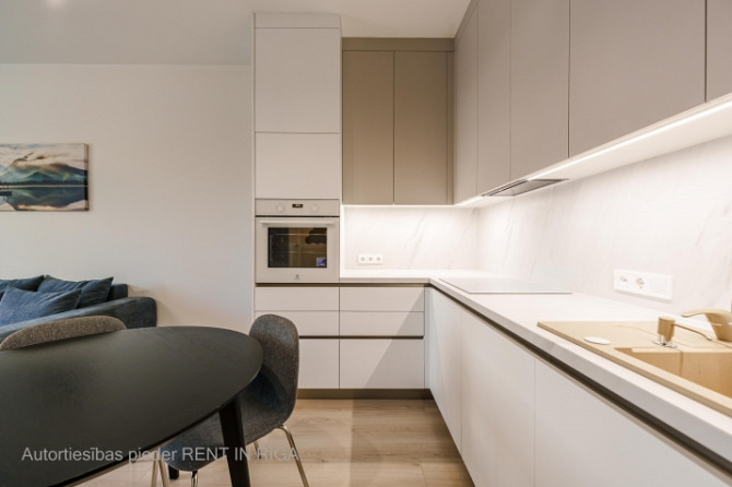 Сдается уютная, современная квартира в проекте Duntes Zīles. Высокий первый этаж Рига - изображение 9