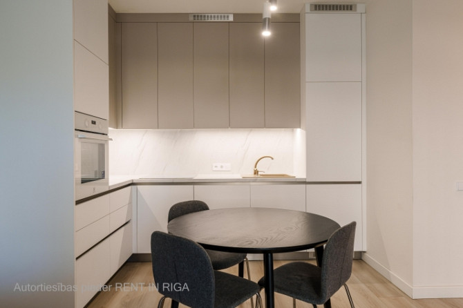 Сдается уютная, современная квартира в проекте Duntes Zīles. Высокий первый этаж Рига - изображение 7
