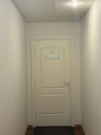 Iznomā Gaišu ērtu biroja telpu , pilnībā aprīkots ar mēbelēm klusajā centrā . Ar Rīga - foto 7