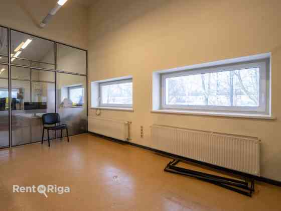 Сдаются офисные помещения  весь 2-й этаж  В аренду предлагается весь второй этаж с Рига
