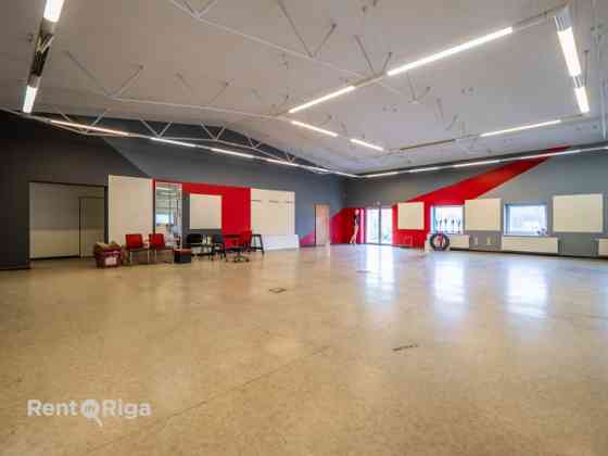 Сдаются офисные помещения  весь 2-й этаж  В аренду предлагается весь второй этаж с Рига