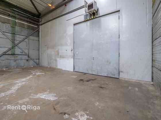 Сдаются в аренду сервисные помещения в выгодном месте  на улице Дунтес 11. Рига