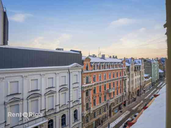 Квартира с видом на Новый Рижский театр.   Предлагается элегантная и полностью Рига