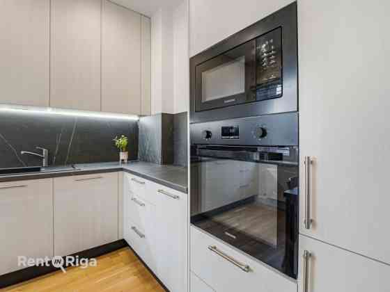 Квартира с видом на Новый Рижский театр.   Предлагается элегантная и полностью Рига