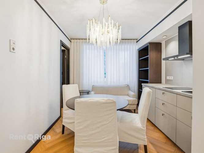 Tiek izīrēts stilīgs un mājīgs 2-istabu dzīvoklis Mežaparkā. Interjers veidots Rīga - foto 4