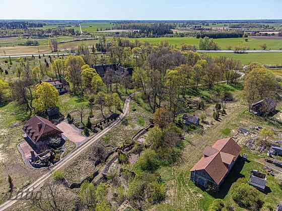 Pārdod Ozolpils muižas kompleksu, kas  atrodas Tukuma novada Smārdes pagastā. Muiža izvietota pagast Tukums un novads