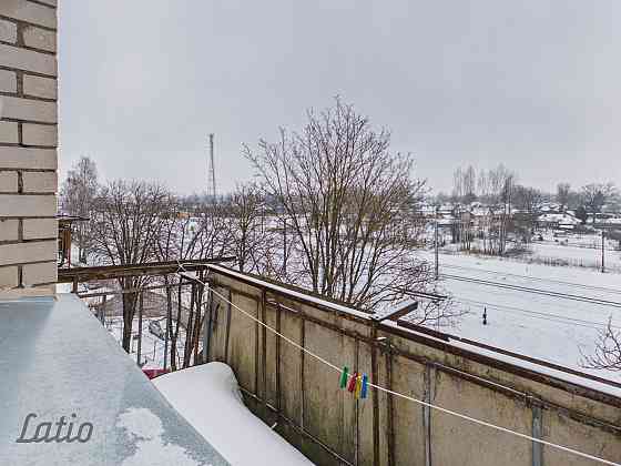 Pārdošanā 3 istabu dzīvoklis. Tiek piedāvāts gaišs un funkcionāli plānots dzīvoklis ar labu potenciā Olaine